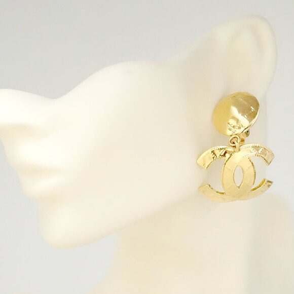 CHANEL Large CC Logos Dangle Clip-On Earrings Gold Tone - Picture 1 of 5